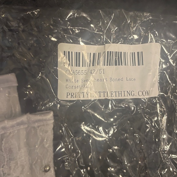 White sweetheart boned lace corset. - Picture 10 of 12